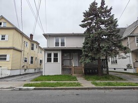 372 Mansion St, Unit 1E in Poughkeepsie, NY - Building Photo