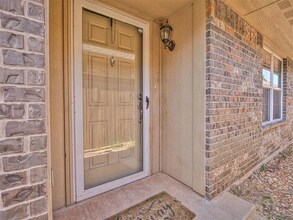 1025 Switzerland Ave in Yukon, OK - Foto de edificio - Building Photo