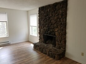 1544 NW Juniper St in Bend, OR - Building Photo