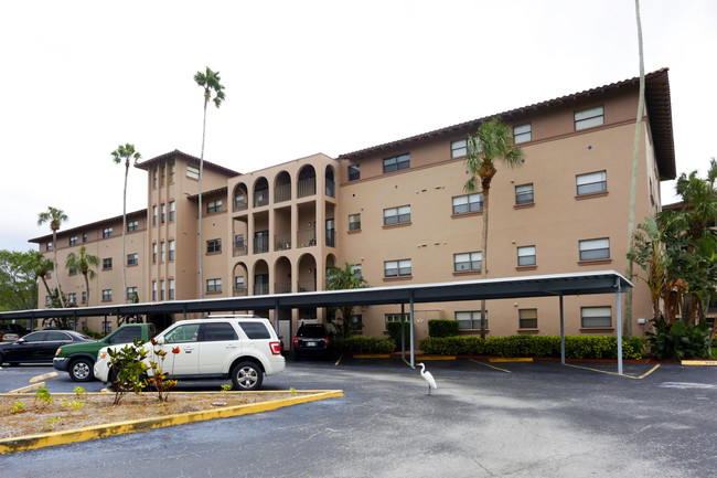 Golfview Condominiums in Gulfport, FL - Building Photo - Building Photo