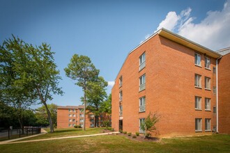 Wakefield Terrace in Waldorf, MD - Foto de edificio - Building Photo