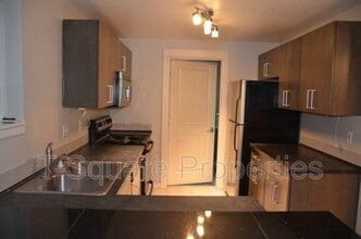 726 Kirkland Cir in Kirkland, WA - Building Photo - Building Photo