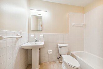 2433 18th St NW in Washington, DC - Foto de edificio - Building Photo