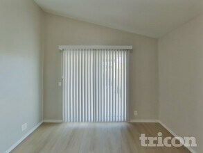 7321 N 69th Ave in Glendale, AZ - Foto de edificio - Building Photo