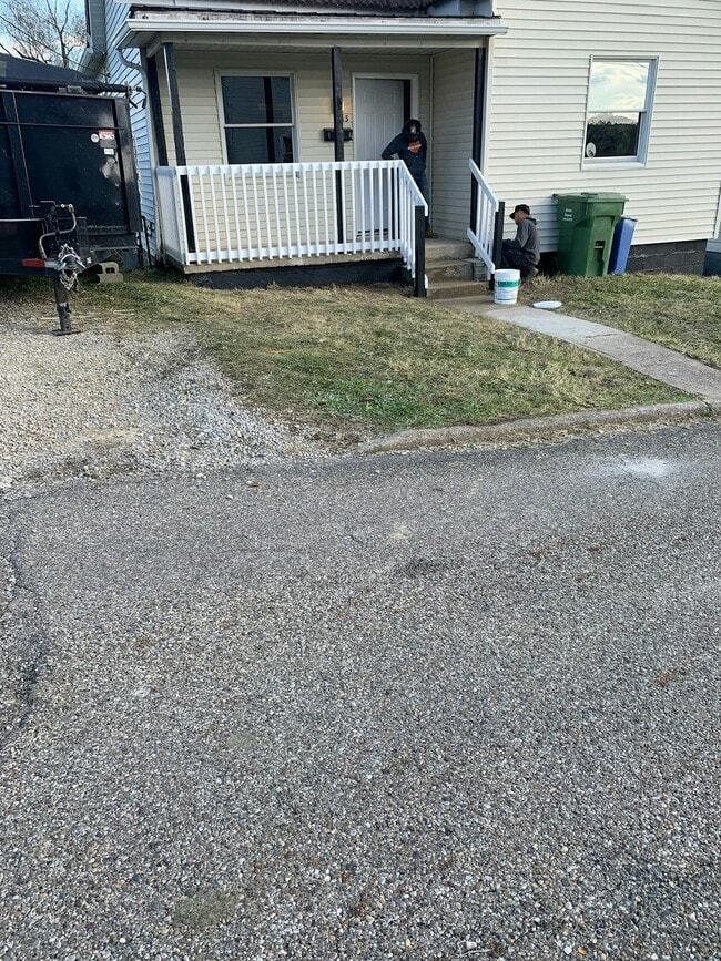 property at 413 Silvercliffs Ave