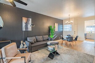 7900 E Princess Dr in Scottsdale, AZ - Building Photo