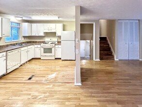 493 Village Square Ct in Stone Mountain, GA - Building Photo - Building Photo