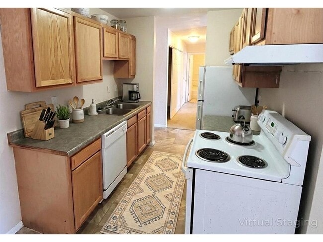 808 Evergreen Ave in Olivia, MN - Building Photo - Building Photo