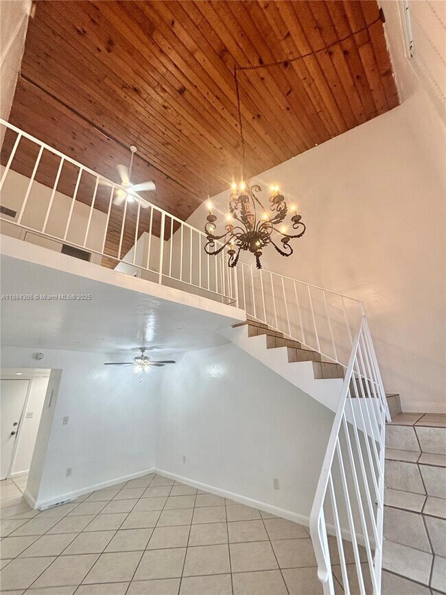 49 Navarre Ave in Coral Gables, FL - Foto de edificio - Building Photo