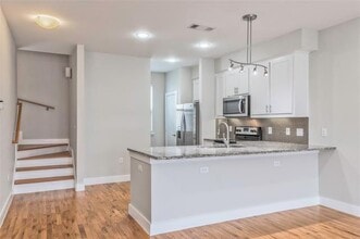 6051 Ross Ave in Dallas, TX - Building Photo - Building Photo