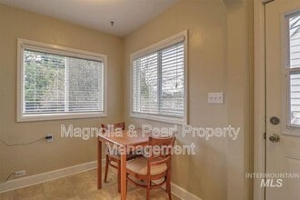 104 S Olive St in Nampa, ID - Building Photo - Building Photo