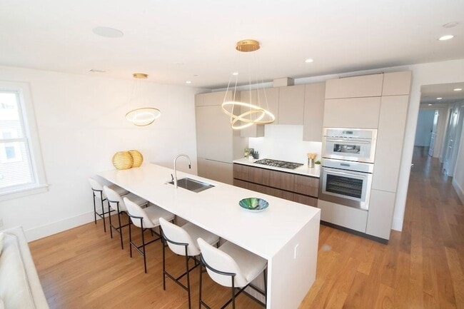 property at 726 E 8th St