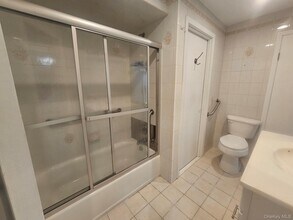 804 Hampshire Rd in Bay Shore, NY - Building Photo - Building Photo