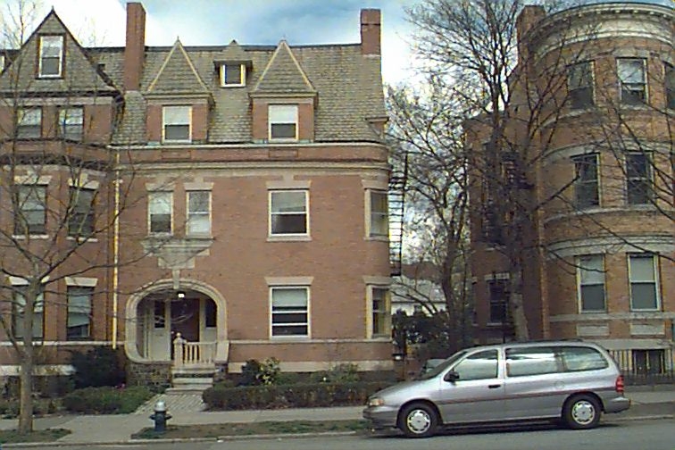 1748 Beacon St in Brookline, MA - Foto de edificio