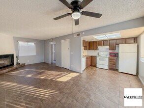 15601 N 27th St in Phoenix, AZ - Building Photo - Building Photo