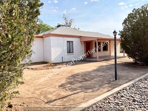 3958 E Desmond Ln in Tucson, AZ - Foto de edificio - Building Photo