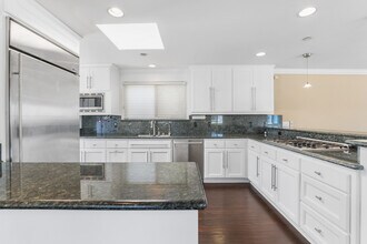 209 Crest Dr in Manhattan Beach, CA - Building Photo - Building Photo