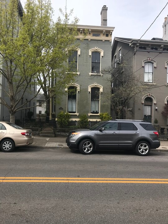 1033 Russell St, Unit Flr 1 in Covington, KY - Foto de edificio