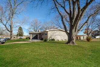 730 Loyola Dr in Florissant, MO - Building Photo - Building Photo