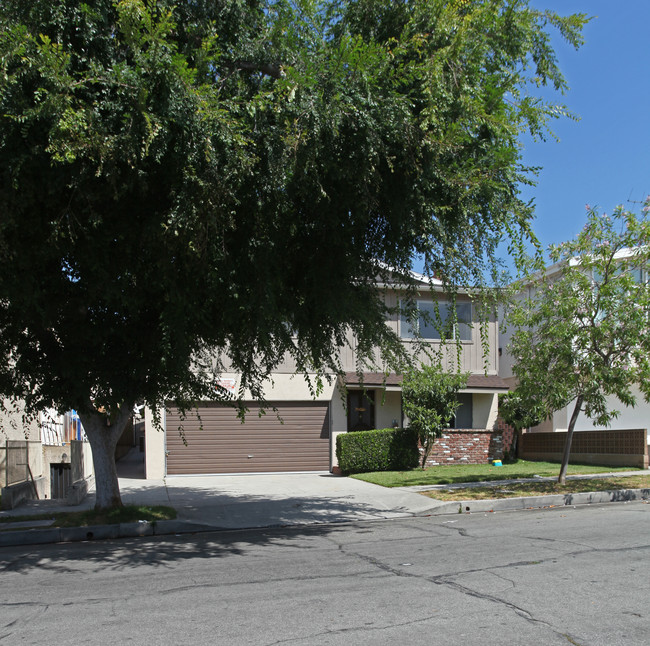 515 E Cedar Ave in Burbank, CA - Building Photo - Building Photo