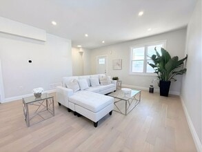 26 Haight St in St Catharines, ON - Building Photo - Building Photo