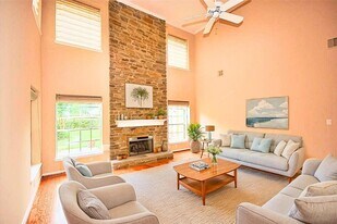 16811 Willow Bend Ct in Sugar Land, TX - Building Photo
