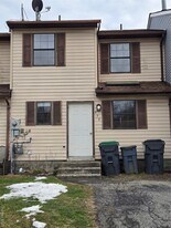 538 Saracino Dr in Maybrook, NY - Building Photo