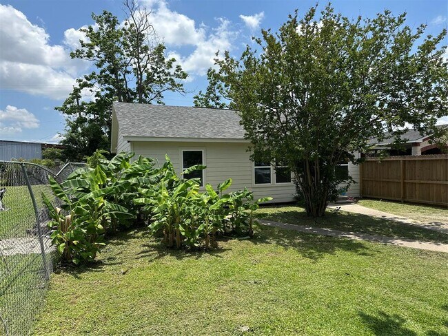 820 Bennington St in Houston, TX - Building Photo - Building Photo