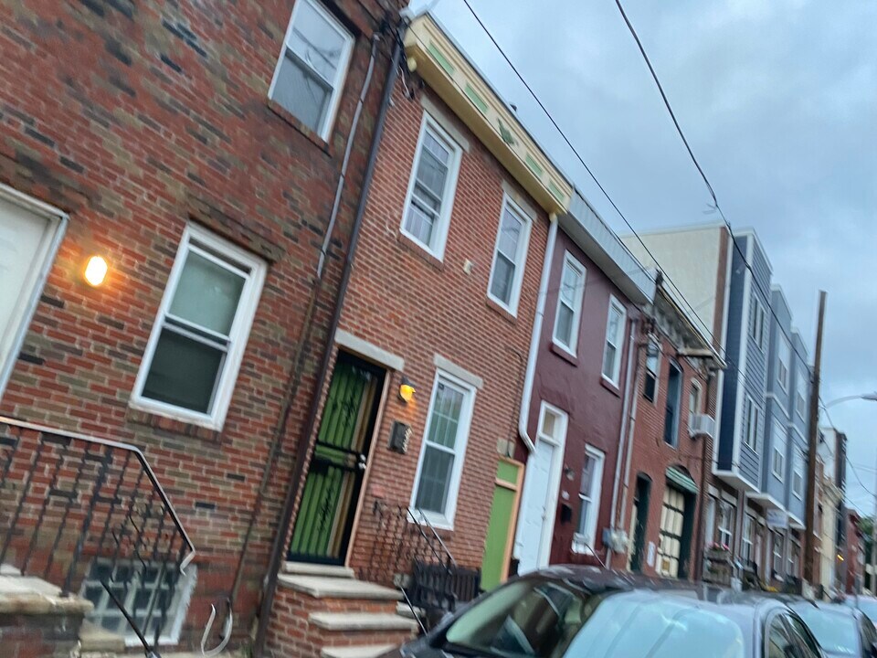 535 Titan St in Philadelphia, PA - Building Photo