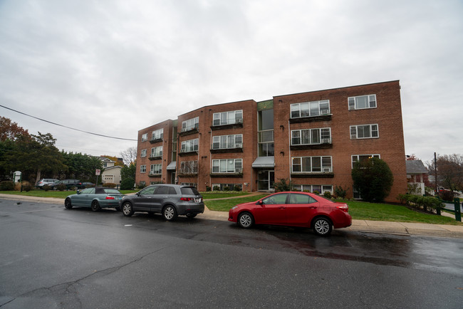 Monterrey Apartments in Silver Spring, MD - Building Photo - Building Photo