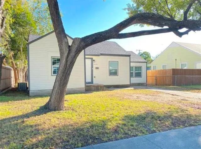 1605 Hickory St in Grand Prairie, TX - Building Photo - Building Photo