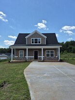 209 Charlotte Cir in Statham, GA - Building Photo