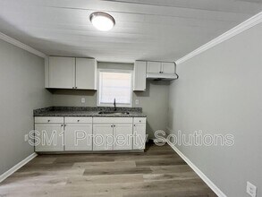 871 W 11th St in Winston-Salem, NC - Foto de edificio - Building Photo