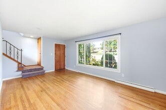 8983 Highland Dr in Brecksville, OH - Foto de edificio - Building Photo