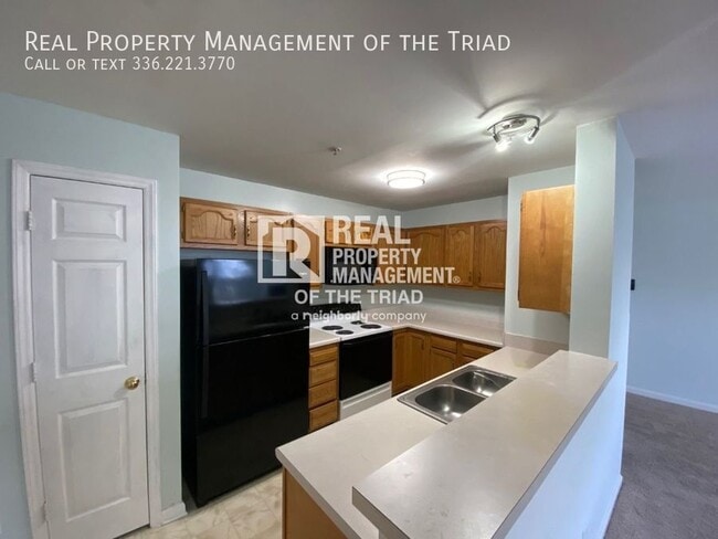 5012 Lawndale Dr in Greensboro, NC - Building Photo - Building Photo