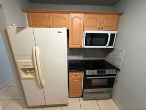 1945 NW 29th St in Miami, FL - Building Photo - Building Photo