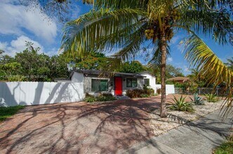 935 NE 129th St in North Miami, FL - Building Photo - Building Photo