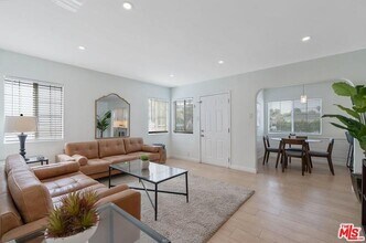 15220 Morrison St in Los Angeles, CA - Building Photo - Building Photo