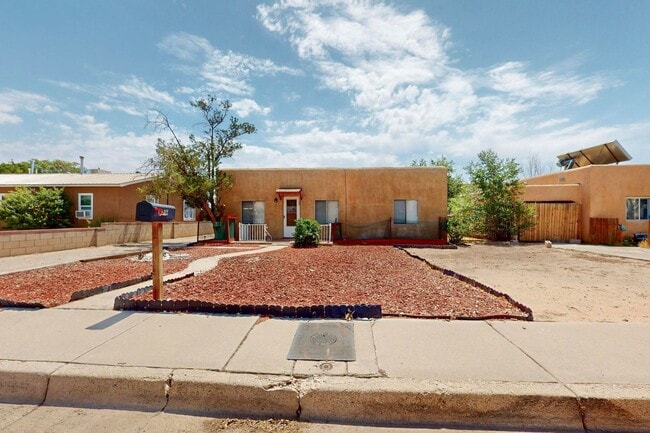 5016 5th St NW in Albuquerque, NM - Building Photo - Building Photo