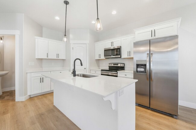 1048 N Freeman Dr in Saratoga Springs, UT - Building Photo - Building Photo