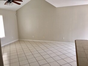 1606 E Quail St, Unit D in Pharr, TX - Foto de edificio - Building Photo