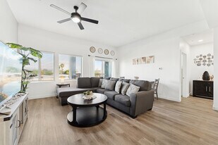 Landmark on 67th Ave in Peoria, AZ - Building Photo