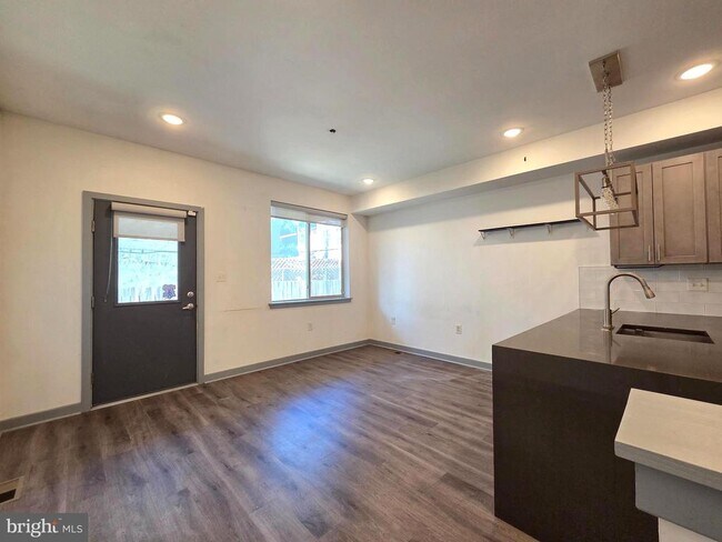 property at 417 W Berks St