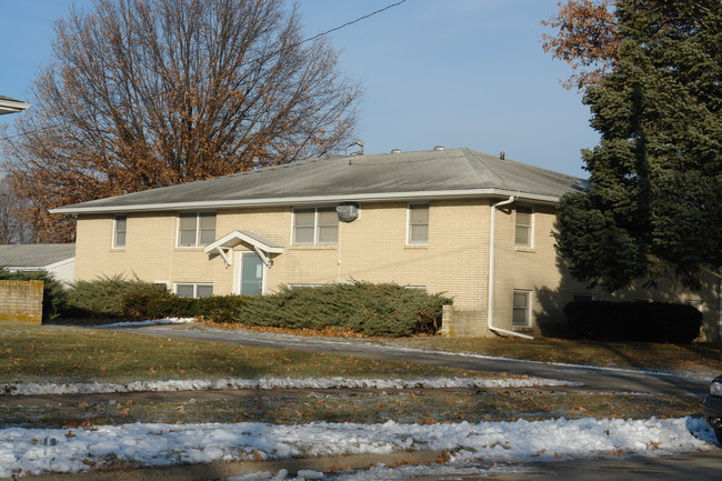 316 NW College Ave in Ankeny, IA - Foto de edificio - Building Photo