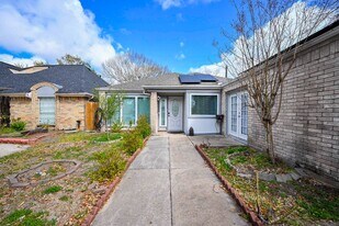 13102 Richmond Ave. in Houston, TX - Building Photo