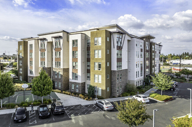 The Crossings Student Apartments in Sacramento, CA - Building Photo - Building Photo