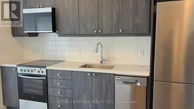 51 Clarington Blvd in Bowmanville, ON - Building Photo - Building Photo