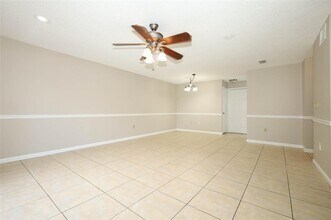 204 Dorchester Square in Lake Mary, FL - Foto de edificio - Building Photo