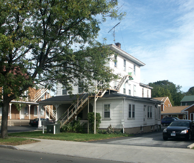 137 Mason St in Greenwich, CT - Building Photo - Building Photo