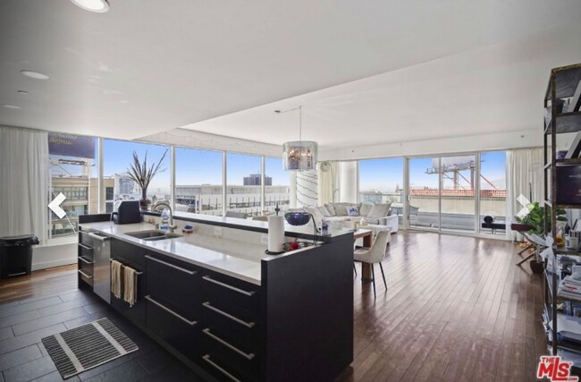 6250 Hollywood Blvd, Unit 12H in Los Angeles, CA - Building Photo - Building Photo